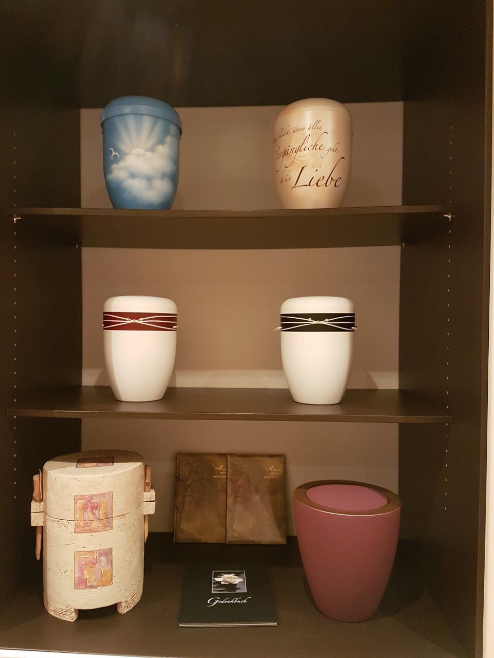 Neuhaus Bestattungen Urnen