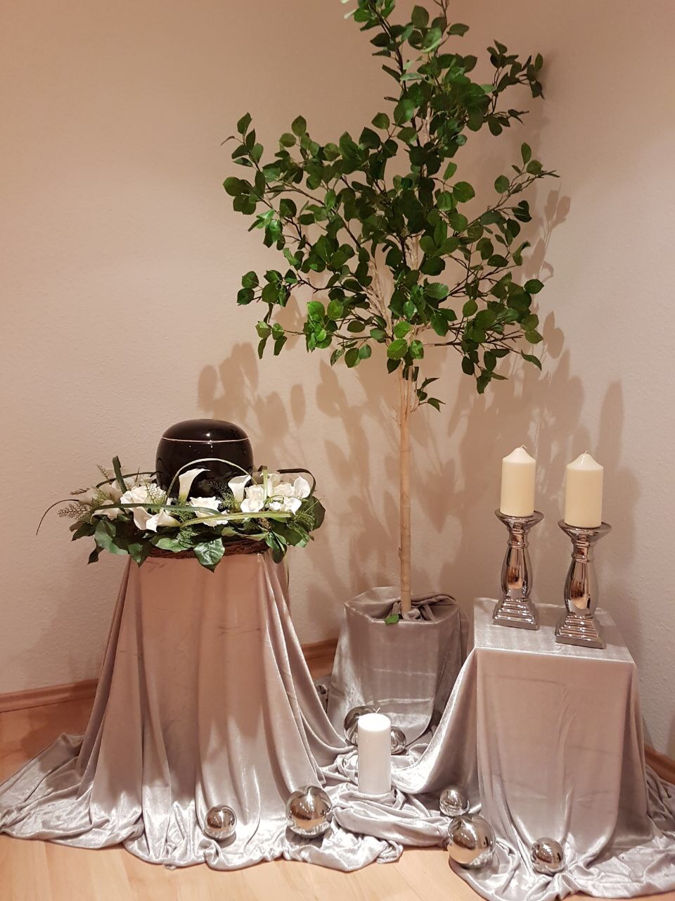 Neuhaus Bestattungen Urnen